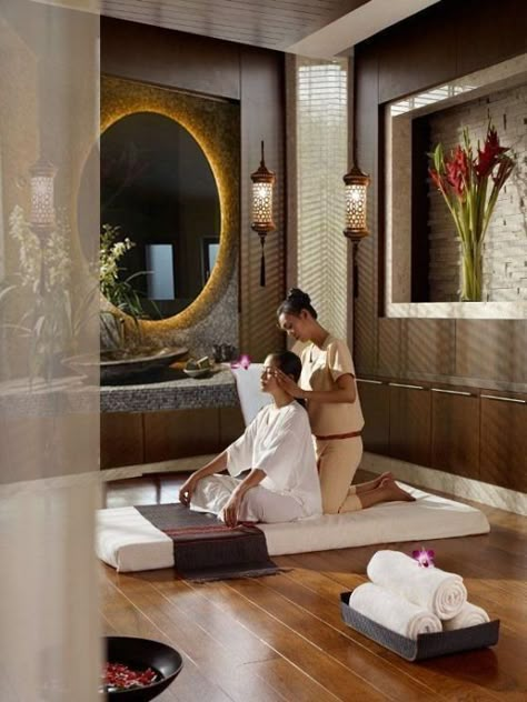 Spa Design Interior, Spa Massage Room, Massage Room Design, Massage Room Decor, Hair Salon Interior Design, Thai Yoga Massage, Massage Therapy Rooms, Thai Yoga, Thai Spa