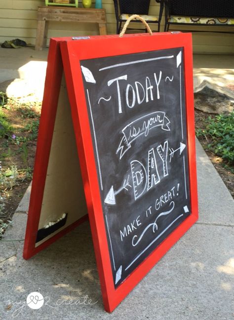 Diy Chalkboard Easel Sign, Diy Easel Sign, Sandwich Board Signs Diy, Diy A Frame Sign, Diy Sandwich Board, Chalkboard Classroom, Diy Easel, Make A Chalkboard, Diy Chalkboard Sign