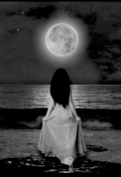 Full Moon Water Ritual ~ Harness the powerful energy of the super moon to make your dreams come true. Moon Water Magic can be the perfect cleansing and purifying Moon Water Ritual, Water Ritual, Full Moon Water, Moon Circle, Moon Water, Full Moon Ritual, Fantasy Magic, Moon Pictures, Moon Cycles