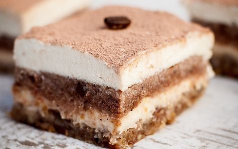 This raw tiramisu is ridiculously delicious, boldly flavored, perfectly sweet, and sublimely creamy. It will impress anyone that tries it. Raw Tiramisu, Tiramisu Vegan, Vegan Italian Recipes, Vegan Tiramisu, Sweet Breakfast Treats, Raw Vegan Desserts, Raw Cake, Vegan Italian, Tiramisu Recipe