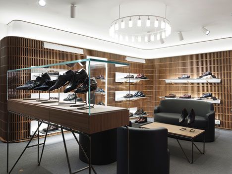 Bally interior by David Chipperfield Commercial Interior Architecture, Dior Store, Shop House Ideas, Store Interiors, Interior Display, Retail Store Design, Retail Interior, Design Del Prodotto, Wood Interiors