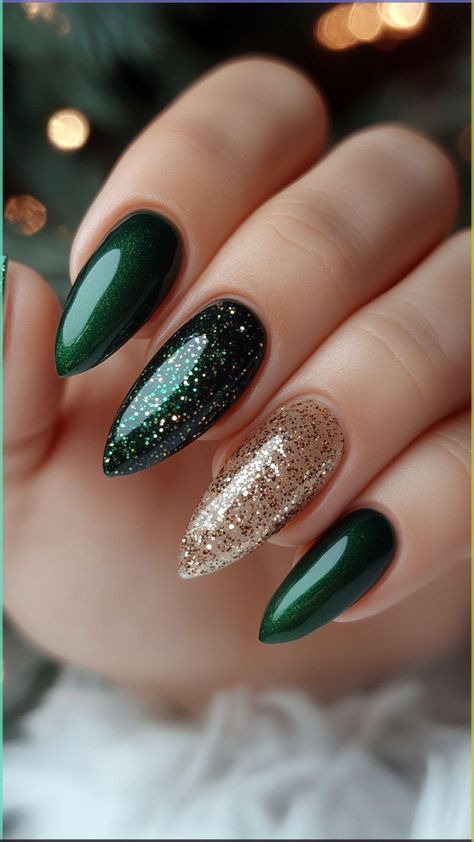 Nail Ideas For Fall Wedding, Green Nails Gold Glitter, Green Glitter Nails Christmas, Deep Green Christmas Nails, Nail Color For Emerald Green Dress, Dark Green Sparkle Nails, Christmas Green Nail Designs, Green Fall Nails Ideas, Fall/christmas Nails