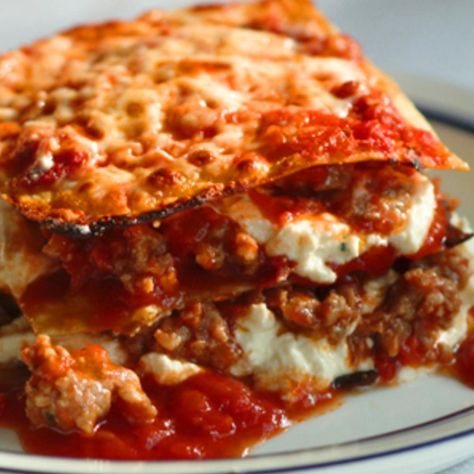 This is the ONE! Lasagna Cuban Chicken And Rice, Chicken Parmesan Lasagna, Scalloped Potatoes With Ham, Spaghetti Squash Carbonara, Squash Carbonara, Potatoes With Ham, Cheese Meatloaf, Meatballs And Sauce, Italian Sausage Lasagna