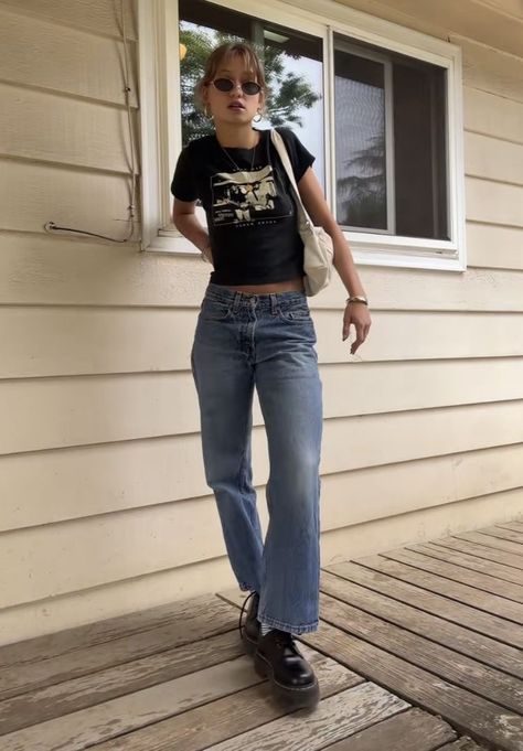 Dark Granola Outfits, Gabi Goldsberry, Alt Concert Outfit Ideas, Movie Theatre Outfits Casual, 60 Degree Outfit, Outfits Aesthetic Basic, Aesthetic Basic Outfits, Philadelphia Outfit, Germany Street Style