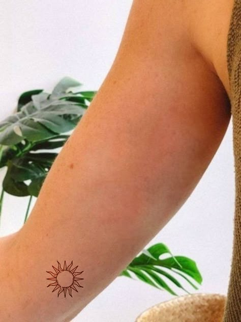 Colour Sun Tattoo, Argentina Sun Tattoo, Sole Tattoo, Sunshine Tattoo, Artsy Tattoos, Sun Tattoos, Small Hand Tattoos, Sun Tattoo, Simplistic Tattoos