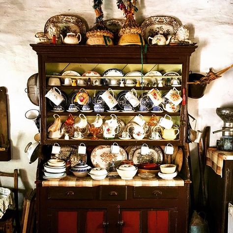 An old Irish dresser with vintage crockery, bowls, plates and mugs on the shelves Irish Kitchen Ideas, Irish Cottage Kitchen, Story Ideas Romance, Currant Cake, Irish Interior Design, Irish Kitchen, Irish Interiors, New Stove, Kitchen Dresser