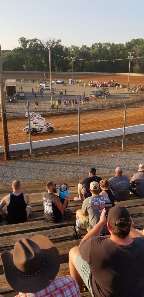 Dirt Race Track, Racing Lifestyle, Dirt Racing Cars, Dirt Late Model Racing, Dirt Car Racing, Dirt Track Cars, Speedway Racing, Late Model Racing, Sprint Car Racing