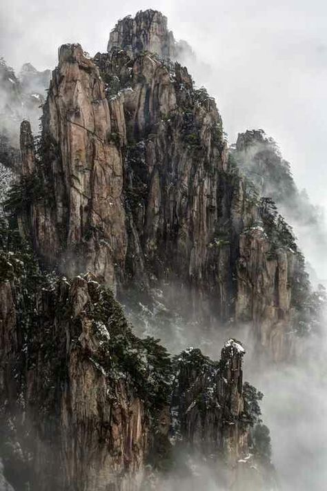 Haungshan Mountain, China Huangshan Mountains, Huangshan, Gili Trawangan, Chinese Landscape, Mountain Landscape, Grog, Amazing Nature, Beautiful World, Beautiful Landscapes