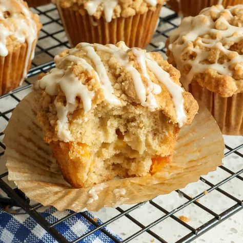 Moist Peach Muffins with Crumb Topping Peach Muffins With Crumb Topping, Peach Muffin, Peach Quick Bread, Peach Muffin Recipes, Peach Bread, Pumpkin Lasagna, Small Town Woman, Peach Muffins, Breakfast Muffin