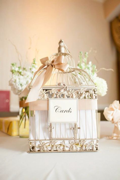 Use a bird cage to hold cards from your guests. Birdcage Wedding, Wedding Birdcage, Wedding Card Box, Wedding Card Holder, Wedding Items, Card Box Wedding, Bird Cages, Gift Table, Wedding Wishes