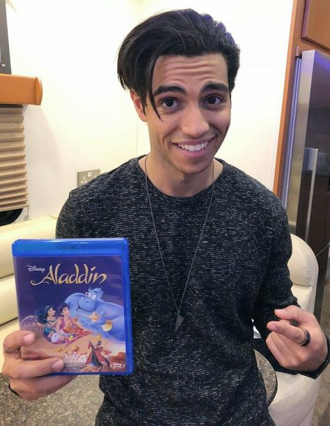 Aladdin Wallpaper, Aladdin Live, Mena Massoud, Naomi Scott, Aladdin And Jasmine, Disney Live Action, Face Characters, Disney Men, Disney Aladdin