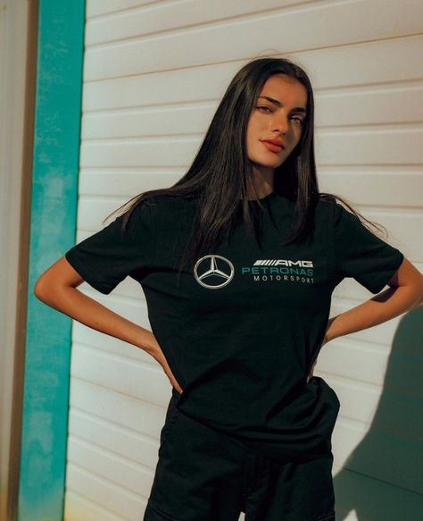 Female Racer Aesthetic, Formula 1 Mercedes, Mercedes Girl, Fall Jackets Outfit, Female Racers, Easy Bun Hairstyles For Long Hair, Race Outfit, Mercedes Amg Petronas, Oufits Casual