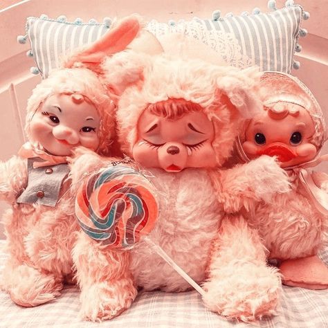 Rushton Dolls Aesthetic, Vintage Toys Aesthetic, Vintage Kitsch Decor, Vintage Kitsch 1950s, Rushton Dolls, Rushton Toys, Creepy Cute Aesthetic, Dolly Doll, Pink Tumblr Aesthetic