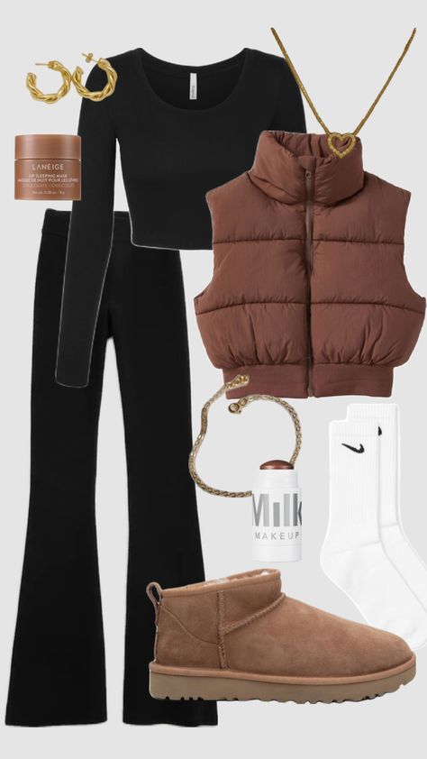 #fit #fitinspo #fallgirl #uggfit #uggs #outfitinspo Uggs Fall, Uggs Outfit Winter, Chicago Outfit, Preppy Fall Outfits, Simple Fall Outfits, Uggs Outfit, Fall Fit, Casual Preppy Outfits, Outfit Inspo Casual