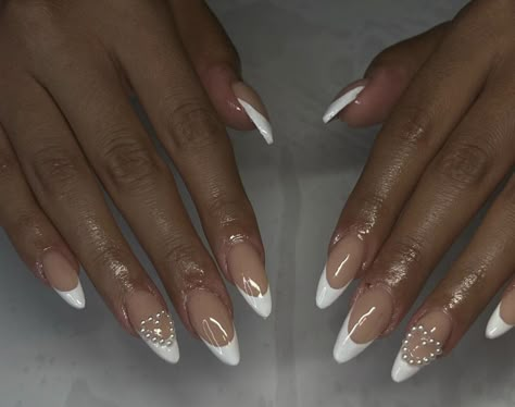 Pearl Charm Nails, French Tip With Pearls, Graduation Designs, Coquette Nail, Frozen Nails, Hoco Nails, Nail Hacks, Manicure Designs, Graduation Nails