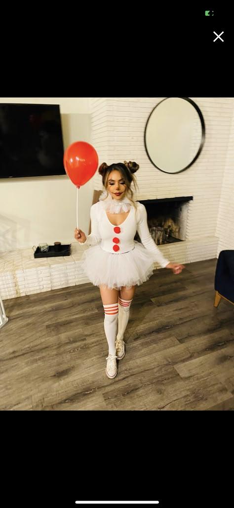 It Custome Halloween Women, It Woman Costume, Penniwyse Costume, Penny Wise Women Costume, Penny Wise Diy Costume, Easy Pennywise Costume, It Women Costume Clown, Pennywise Woman Costume Diy, Women’s Pennywise Costume