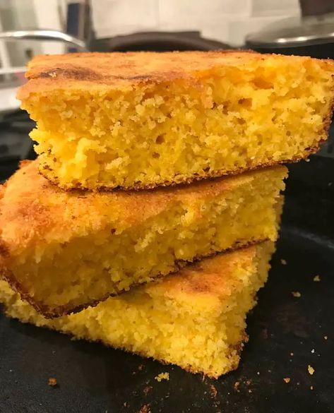 Cornbread Recipe No Sugar, No Flour Cornbread Recipe, Southern Cornbread Recipe, Wheat Flour Recipes, Leftover Cornbread, Moist Cornbread, Cornbread Easy, Cornbread Muffins, Homemade Cornbread