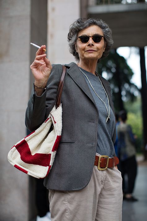 Renata, Milan. The Sartorialist. Linda V Wright, Mode Over 50, Dress Like A Parisian, The Sartorialist, Older Women Fashion, Paris Dresses, Advanced Style, Ageless Style, Old Woman