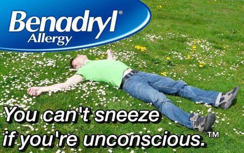 Benadryl: You can’t sneeze if you’re unconscious Humor Whatsapp, Humor Mexicano, Memes Humor, Humor Memes, Can't Stop Laughing, Animal Jokes, Work Humor, On The Ground, What’s Going On