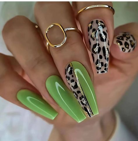 Giraffe Nails Designs, Safari Nail Ideas, Animal Print Nail Art Leopards, Green Animal Print Nails, Green Leopard Nails, Leopard Nails Designs, Leopard Nail Art Designs, Jungle Nails, Safari Nails