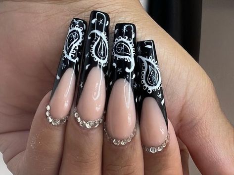 Black Bandana Nails, Bandana Print Nails, Chola Nails Designs, Gangster Nails Designs, Cholo Nails, Gangsta Nails, Mafia Nails, Oldies Nails, Bandana Nail Art