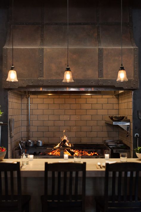 Cassia Los Angeles, Santa Monica Open Kitchen Restaurant, Restaurant Kitchen Equipment, Restaurant Kitchen Design, Bar Restaurant Design, Bbq House, Commercial Kitchen Design, Architecture Restaurant, Bbq Grill Design, Outdoor Kitchen Bars