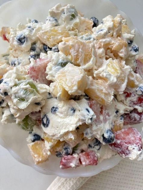 Cream Cheese Fruit Salad, Cheesecake Fruit, Cheesecake Fruit Salad, Classic Cheesecake, Best Cheesecake, Refreshing Desserts, Fruit Salad Recipes, Juicy Fruit, Creamy Cheesecake