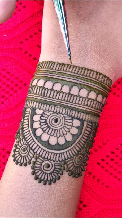 Back Hand Arabic Mehndi, Easy Bridal Mehndi, Simple Bridal Mehndi, Mehndi Design Step By Step, Mehndi Designs For Full Hands, Dulhan Mehndi Design, Latest Mehndi Design, Mehndi Design Easy, Bridal Mehndi Design