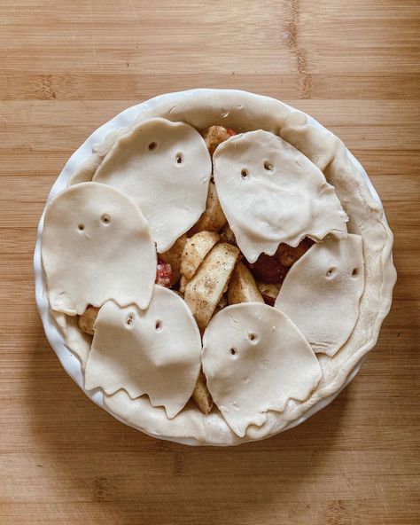 Desserts Fall, Halloween Desserts, On October 3rd, Fall Desserts, The Ghost, Fall Autumn, Apple Pie, Halloween Decorations, Ghost