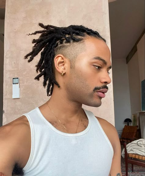 Man With Dreadlocks, High Top Haircut, High Top Dreads, Locs Ideas, Dreads Short Hair, Male Haircuts, Mens Twists Hairstyles, Fade Haircut Styles, Dreadlocks Hairstyles