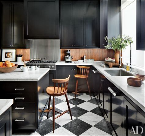 Checkered Floor Kitchen, High Gloss Kitchen Cabinets, Gloss Kitchen Cabinets, Best Flooring For Kitchen, Modern Black Kitchen, High Gloss Kitchen, Kitchen Floor Tiles Ideas, Gloss Kitchen, Best Kitchen Cabinets