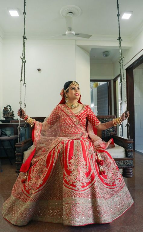 Plus Size Indian Bride, Indian Bride Lehenga, Gujrati Wedding, Bride Lehenga, Indian Wedding Planning, Indian Brides, Wedding Register, Popular Wedding, Plan Your Wedding