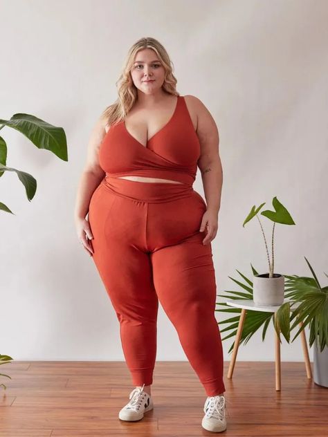 Plus Size Athletic Wear, Sustainable Clothing Brands, Plus Size Cocktail Dresses, Garment Industry, Curvy Model, Summer Linen, Free Label, Swimwear Brands, Clothing Brands