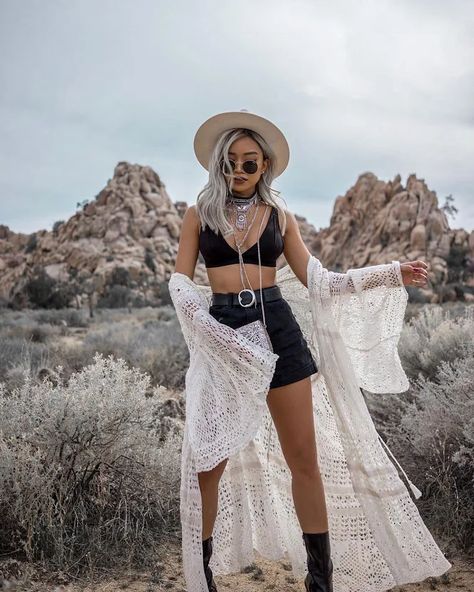 Coachella Outfit Women, Coachella Party Outfit, Celebrity Coachella Outfits, Mode Coachella, Coachella Inspired Outfits, Best Coachella Outfits, Tomorrowland Outfit, Coachella Fits, Cochella Outfits