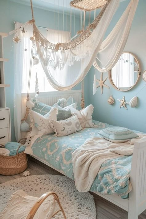 Ocean Inspired Bedroom, Beach Room Ideas, Coastal Room Decor, Ocean Room Decor, Boho Dorm Room, Cute Bedrooms, Dream Room Ideas, Beach Room Decor, Surf Room