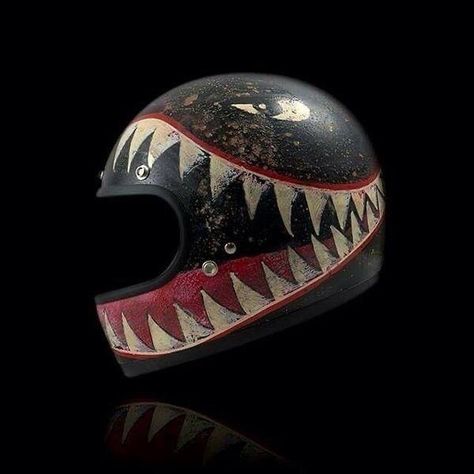 Motorcycle Helmets Art, Art Moto, Cafe Racer Helmet, Motorcycle Helmet Design, Мотоциклы Harley Davidson, Custom Motorcycle Helmets, Nom Nom Nom, Vintage Helmet, Helmet Paint