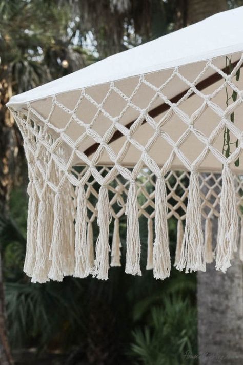 Patio umbrella fringe, scallop, macrame Macrame Umbrella Diy, Large Outdoor Dining Table, Parasol Diy, Macrame Umbrella, Macrame Outdoor, Outdoor Macrame, Outdoor Dining Table And Chairs, Macrame Chairs, Makramee Diy