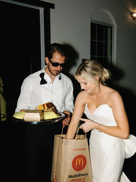 Mcdonalds After Wedding, Mcdonalds At Wedding, Mcdonald’s Wedding Photos, Mcdonald’s Wedding, Mcdonalds Photoshoot, Mcdonalds Wedding Late Night, Mcdonalds Wedding, Wedding Late Night Snacks, Wedding Mc