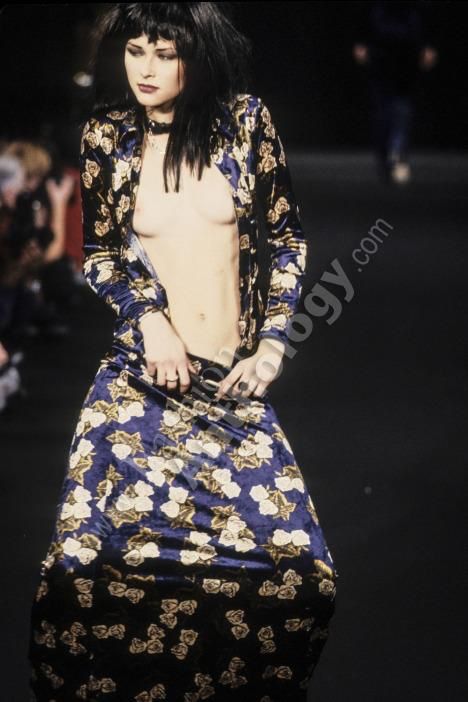 Betsey Johnson Runway, Betsy Johnson, Betsey Johnson, Lace Skirt, Style Icons, Me Too Shoes, Cool Outfits, Long Sleeve Dress, Fashion Inspo