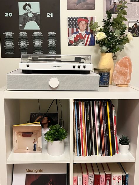 Gray Aesthetic Bedroom Cozy, Vinyl Record Corner, Cozy Record Player Corner, Record Set Up Aesthetic, Record Player Table Decor, Record Player Set Up Aesthetic, Vinyl Set Up Aesthetic, Record Player In Bedroom, Record Set Up