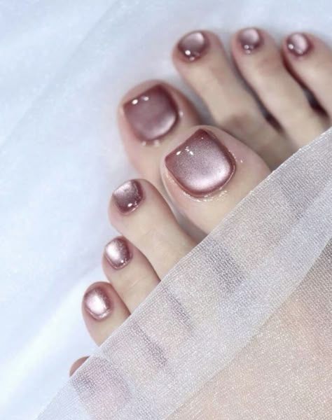 Cat Eye Toe Nails, Nail Cat Eye Design, Nude Cat Eye Nails, Pink Toe Nails, Gel Polish Designs, Toe Polish, Fake Nails Designs, Toe Nail Color, Pink Toes