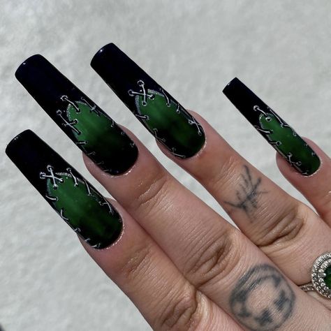 Goth Nail Art, Horror Nails, Spooky Nails, Green Nail Art, Nail Tape, Green Nail Designs, Goth Nails, Basic Nails, Simple Acrylic Nails