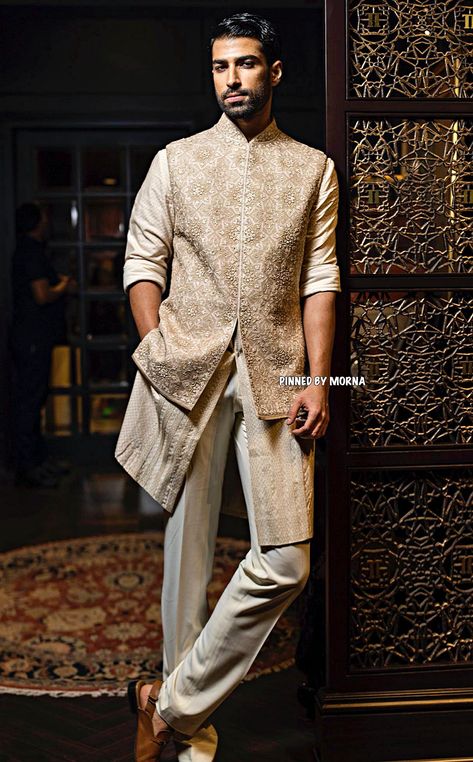 Tarun Tahiliani - India 🇮🇳 Mens Party Wear, Indian Wedding Clothes For Men, Nikah Outfit, Wedding Kurta For Men, Groom Dress Men, Indian Groom Wear, Blazer Outfits Men, Indian Fashion Trends, India Wedding