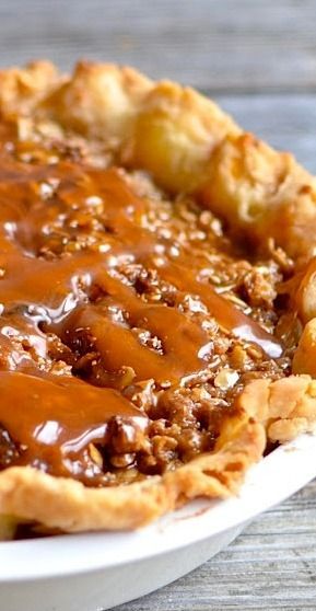 Caramel Apple Pie Recipe | The best pie recipe for fall. Apple Pie Recipe Easy Videos, Apple Pie With Crumb Topping, Caramel Apple Pie Recipes, Apple Crumb Pie, Apple Pie Recipe Easy, Best Apple Pie, Pie Pops, Easy Pie Recipes, Apple Pie Recipe