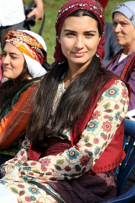 Turkish Women, Turkish Culture, Turkish Beauty, People Of The World, World Cultures, Folk Costume, Traditional Dress, Traditional Dresses, Woman Face