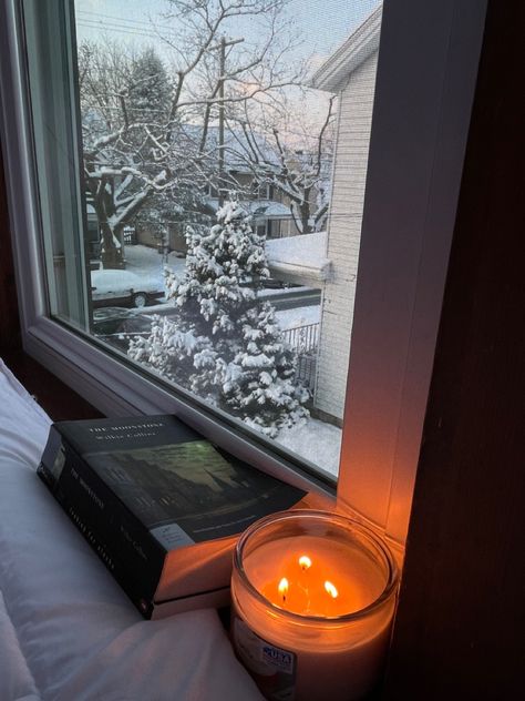 Winter Lifestyle Aesthetic, Home For The Holidays Aesthetic, Winter Home Aesthetic, Warm Winter Aesthetic, Studera Motivation, Lights For Christmas, Winter Inspo, Winter Morning, I Love Winter