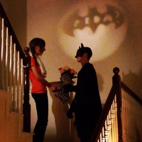 My brother's amazing batman promposal!! Batman Promposal Ideas, Batman Hoco Proposal, Batman Promposal, Prom Posals, Hoco Signs, Prom Proposals, Cute Homecoming Proposals, Cute Prom Proposals, Hoco Inspo