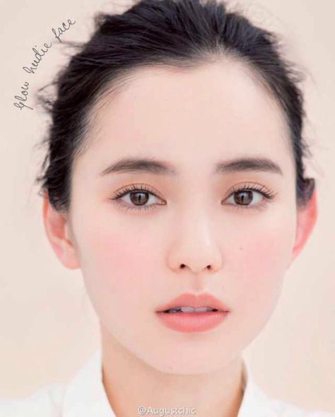 Japanese makeup Makeup Asia, Airbrush Make Up, Japan Makeup, Makeup Tumblr, Make Up Inspiration, Natural Blush, Japanese Makeup, Face Chart, Beauty Make-up