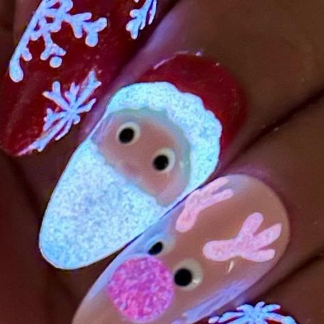 Daily Charme Official on Instagram: "Glowing Rudolph Christmas nail tutorial 🦌✨🎅 What nails are you sleigh-ing right now? Save and share for inspo 🛷✨ Follow @daily_charme for the more cute and fun nail art! 💅 Using: • 203 Skinnydip • 001 Perfect Black • 002 Perfect White • H58 Rudolph • White Glow in the Dark Powder • Crystal Clear Acrylic Nail Powder • 3D Gummy Gelly #holidaynails #christmasnails #winternails #glowinthedarknails #nailtutorial #howto #nailarttutorial #holographicnails" Glow In The Dark Christmas Nails, Christmas Lights Nail Art, Rudolf Nails, Christmas Nail Tutorial, Rudolph Nails, What Nails, Fun Nail Art, Clear Acrylic Nails, Rudolph Christmas