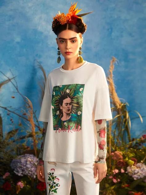 Frida Kahlo X SHEIN T-shirt 2 en 1 figure et lettre | SHEIN Tshirt Outfit, Y2k Long Sleeve, White Stripes Shirt, Dolman Sleeve Tops, White Long Sleeve Shirt, Stretchy Tops, Thermal Long Sleeve, Basic Long Sleeve, Long Sleeve Tee Shirts